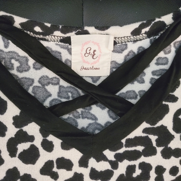 Leapard Print Sweater - Picture 3 of 3